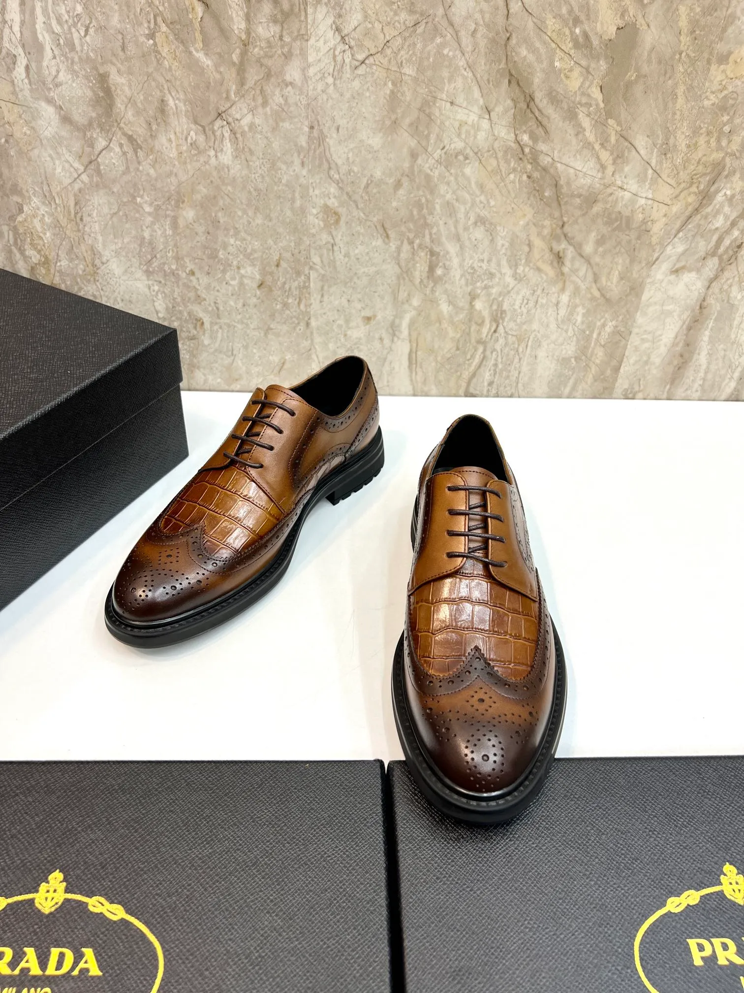 Original order quality: P580 Brand: PRADA (Prada) Standard code: Men's size 38/44 (45 can be customized) Grade: Same style as the official website High-quality men's shoes Material: Original cowhide Water-dyed cowhide lining Rubber outsole Style categories: Men's fashionable formal leather shoes Slip-on men's shoes series Young fashion European and American trends British style Top luxury Color: Actual picture